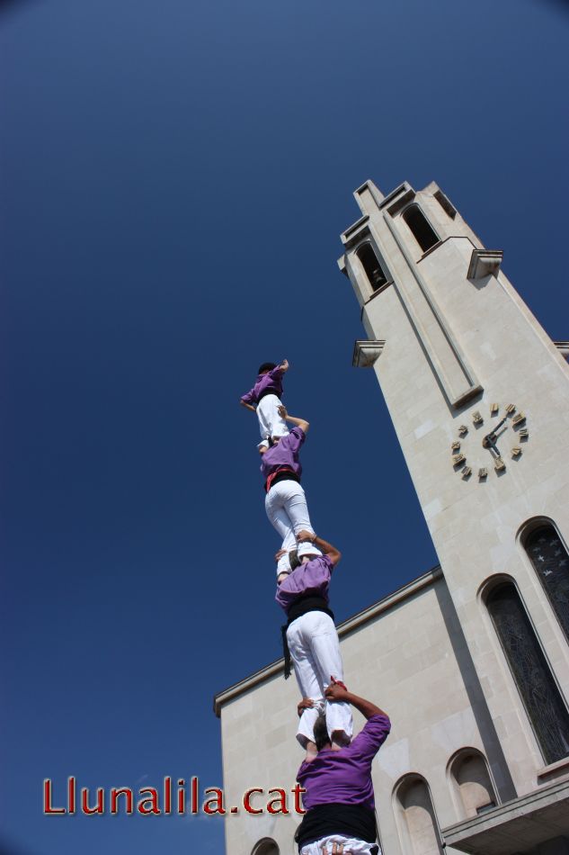 L'esglesia admira als castellers