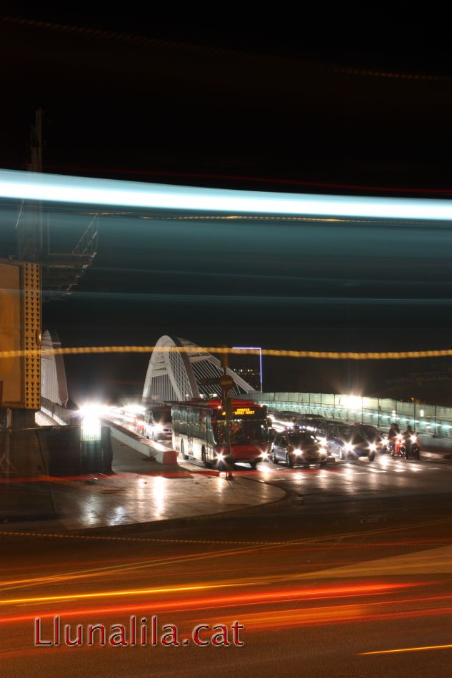 Cotxes i el Pont de Santiago Calatrava