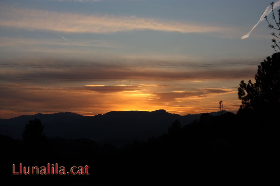 Un dia que marxa, una nit que arriba