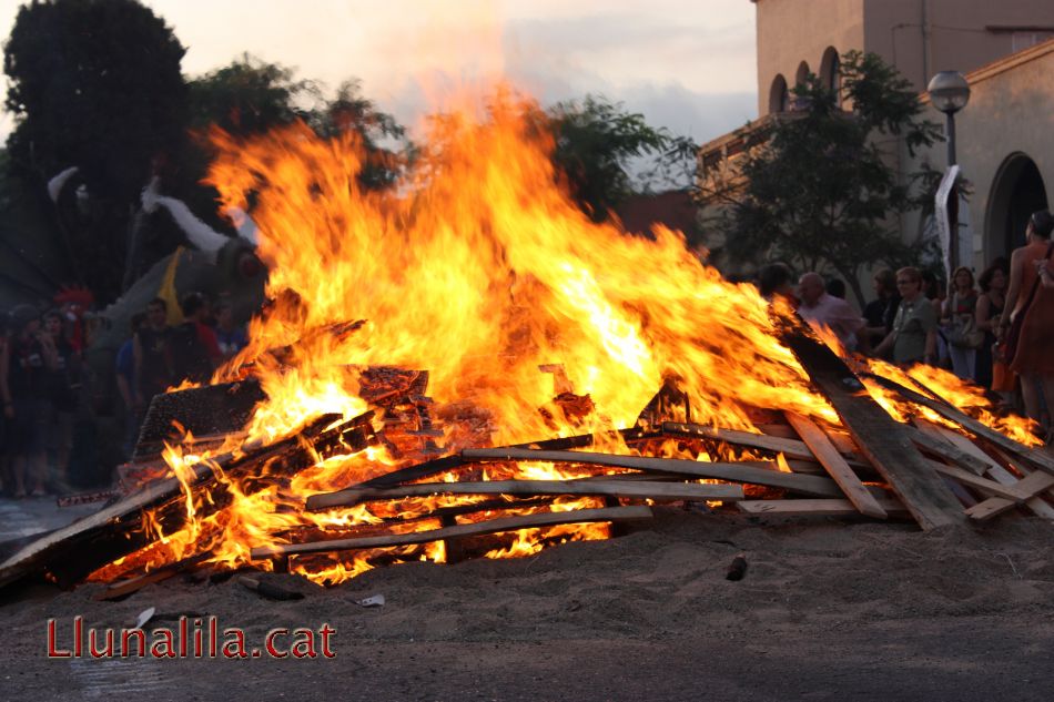 La Foguera de Sant Joan a Molins de Rei