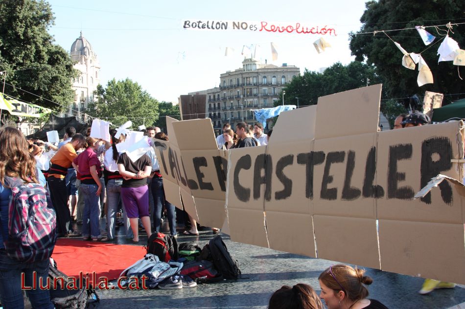 Taller de castellers a l'acampada