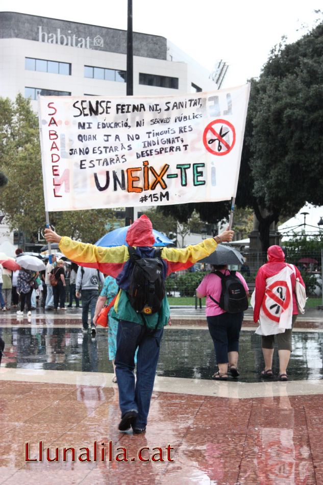 Sota la pluja i lluitant