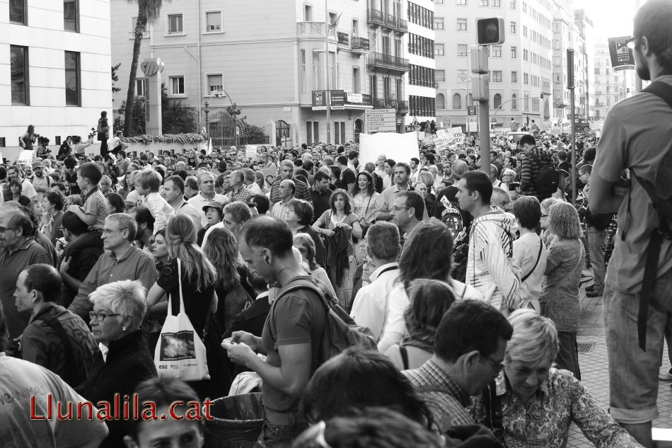 Marea humana al carrer Aragó