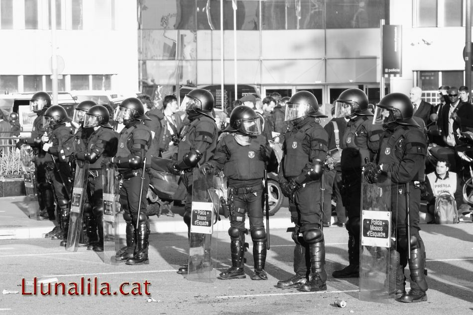 Mossos antidisturbis vigilant 29F