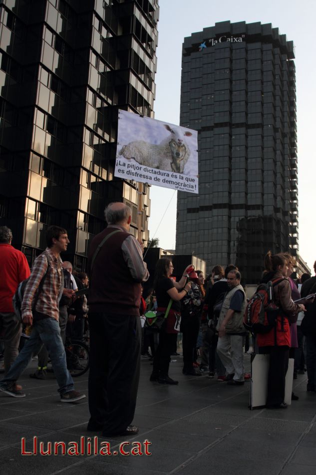 La pitjor dictadora és la que es disfressa de democràcia!