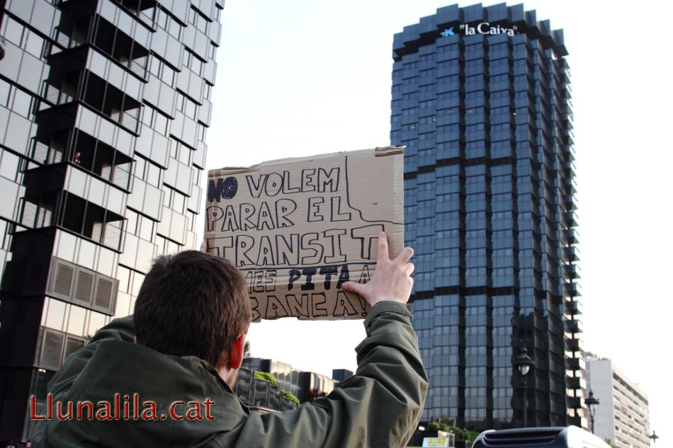 No volem parar el transit només pita a la banca!