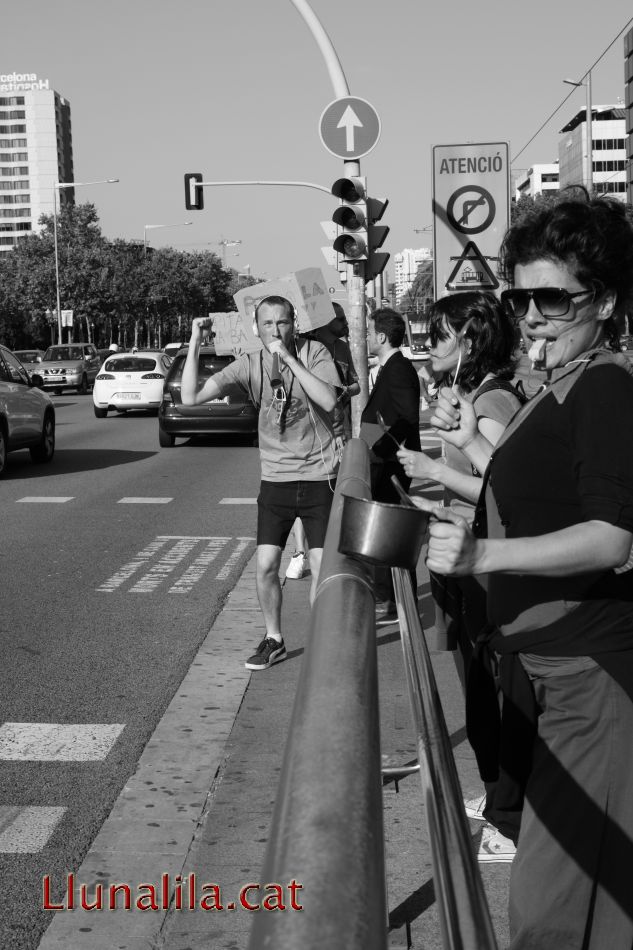 Feu sonar el clàxon contra la banca