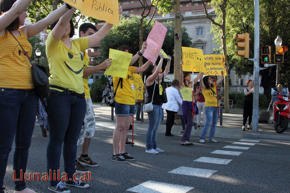 Mundet es mou, ensenyament públic i de qualitat