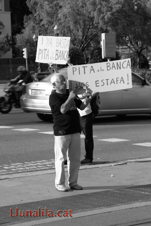 Pita a la banca ¡Nos estafa!