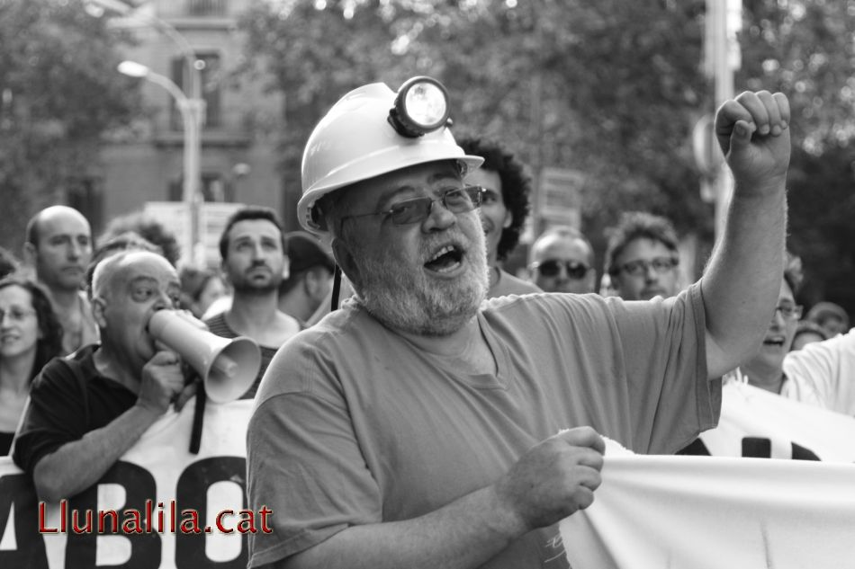 Cantando en el Pozo María Luisa (Santa Bárbara)