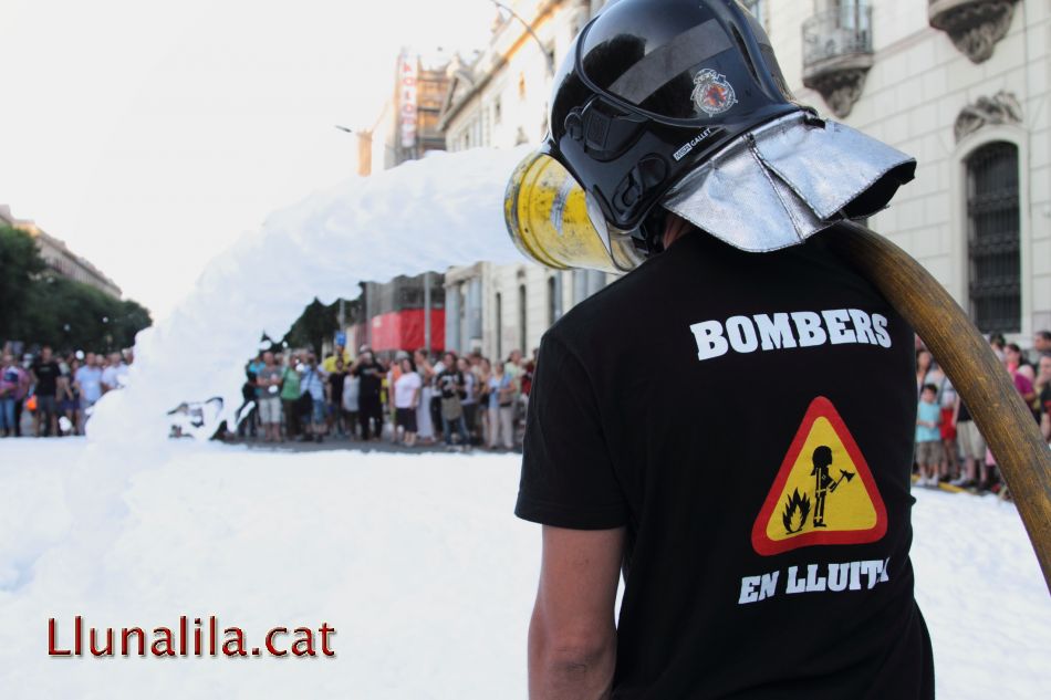 Manega d’escuma 19J bombers en lluita