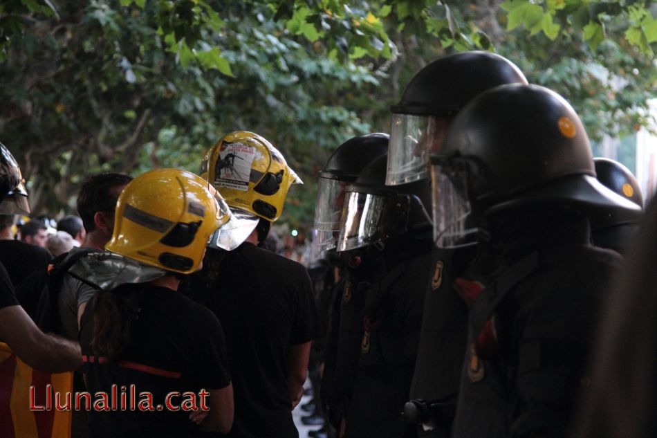 Mossos antidisturbis i Bombers 19J 