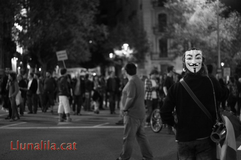 La manifestació continua 13O