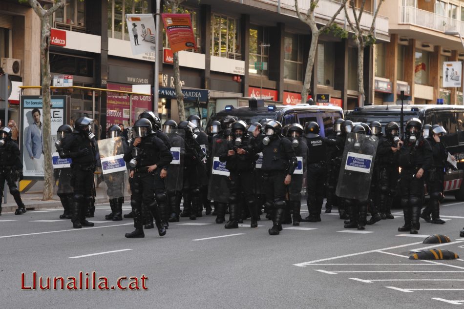 Antidisturbis dels Mossos prenen posicions 1M