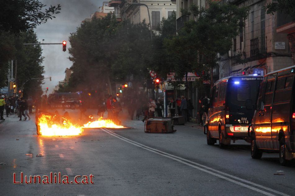Foc, policia i protestes