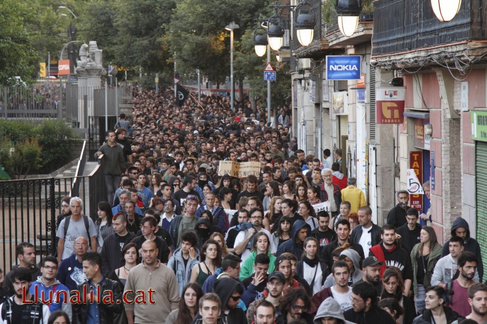 Milers de persones protesten en suport a Can Vies 31M