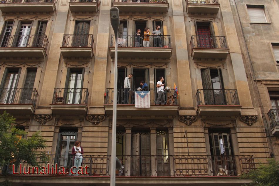 Cassoles veïnals amb la lluita de Can Vies