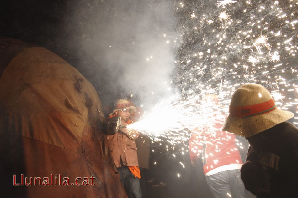 Pluja d'espurnes al Camell de Molins