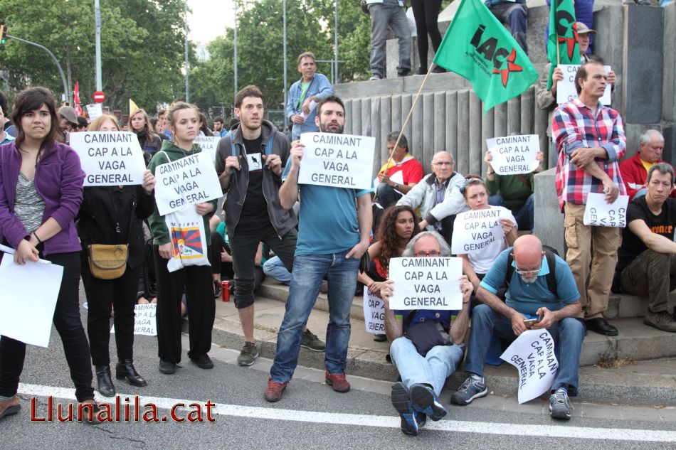 Multitud de pancartes que diuen el mateix 