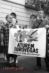 Xiulets i pancartes contra Eurovegas 25J