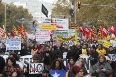 Pancartes i banderes contra els pressupostos antisocials