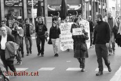 Caminant amb lemes i pancartes 