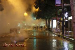 Fum i petards, protesta contra l’enderrocament de Can Vies