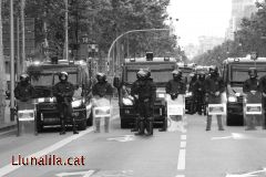 Els antidisturbis dels Mossos d'Esquadra vigilant la manifestació del 1Maig