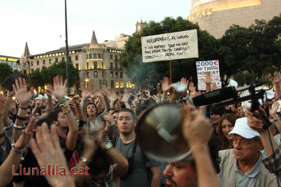 Els indignats omplen la Pl. Catalunya