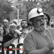 Cantando en el Pozo María Luisa (Santa Bárbara)