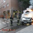 Bombers extingint el foc de la Unitat mòbil de TV3