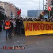 Veïns i simpatitzants de Can Vies protestant contra l’enderrocament