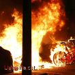 Bicicleta del Bicing Barcelona cremant , foc i fum d'una protesta