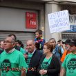 Membres de la PAH i ResistenciaMovistar a la manifestació del Primer de Maig